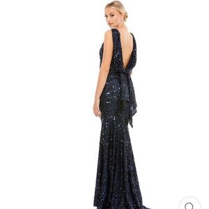 NWT. Midnight blue sequins full length Mac Duggal dress size 6.